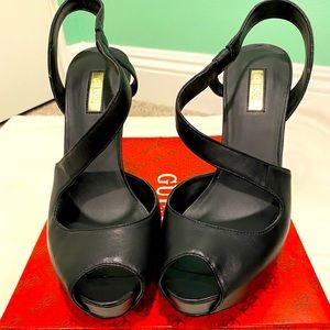 Guess Hilario Black Leather curve strap pump